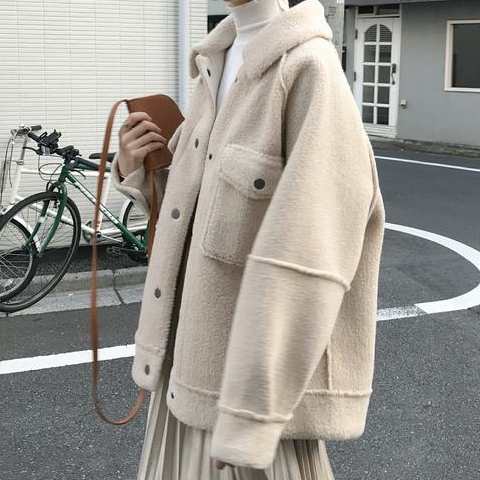 2色 アウター コート ジャケット レディース 秋冬 かわいい 暖かい もこもこアウター ボア ジャケット ショート丈 長袖 ボリューム袖 襟付き BIGシルエット もこもこ モコモコ ふわふわ ポケ